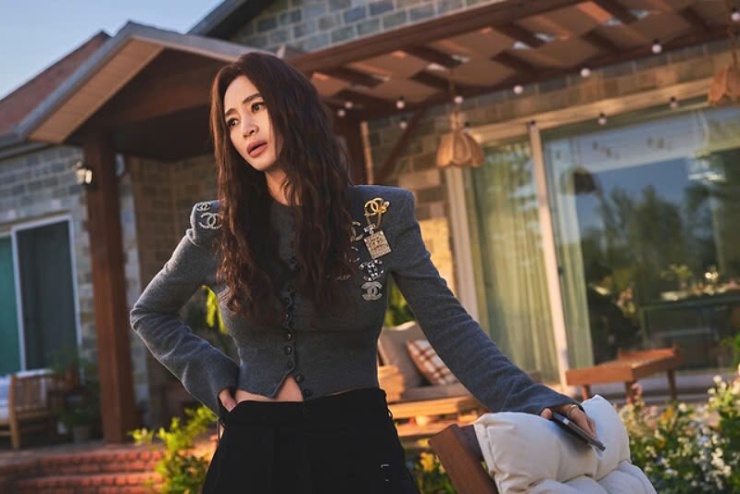 Kim Hye-soo trong loạt phim "Ngoại tình không phải là vấn đề lúc này" của Coupang Play.