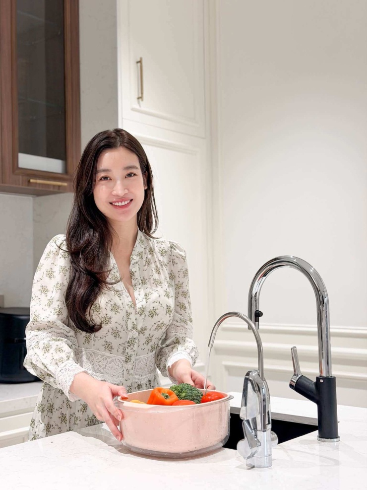 Đỗ Mỹ Linh khoe một góc trong tổ ấm riêng sau gần bốn năm sống chung với đại gia đình chồng. Ảnh: FBNV