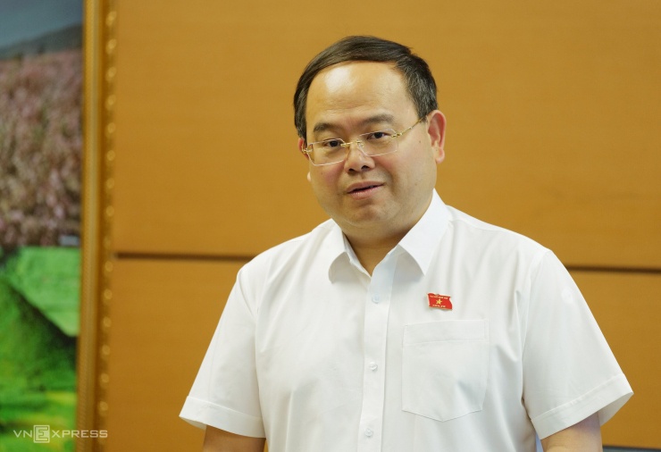Bí thư Quảng Ninh Quản Minh Cường tại buổi thảo luận tổ sáng 6/8. Ảnh: Ngọc Thành