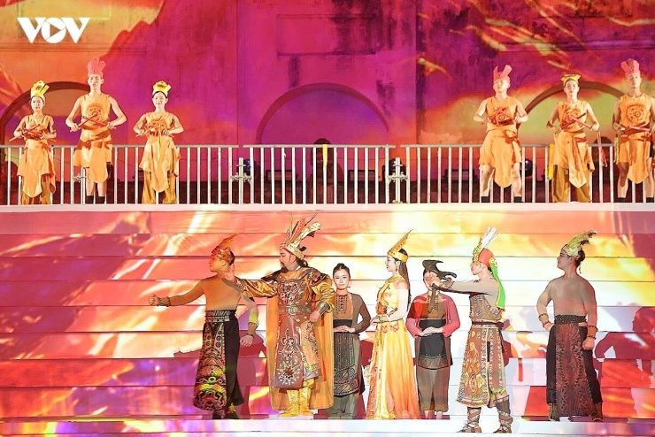 Từ buổi bình minh của dân tộc.