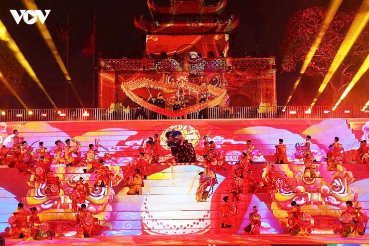 Với thông điệp “Hào khí Thăng Long – Tinh hoa võ Việt”, chương trình khai mạc Festival võ thuật quốc tế Hà Nội năm 2026 đã tái hiện lịch sử bốn nghìn năm dựng nước và giữ nước của dân tộc.