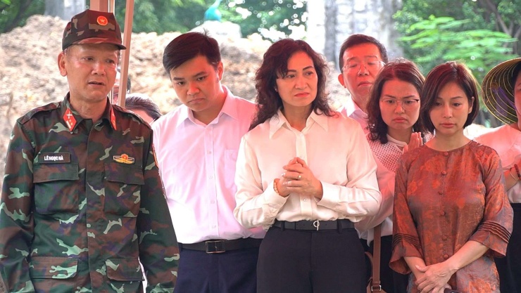 Huy động 3 máy cuốc đào đồi, phát hiện thêm 18 bộ hài cốt liệt sĩ ở công viên Lê Thị Riêng - 6