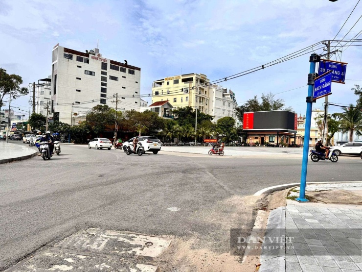 Phú Quốc sẽ ngưng cung cấp dịch vụ điện, nước, viễn thông, rút giấy phép... đối với các cơ sở kinh doanh, người dân vi phạm về đất đai, đất rừng trật tự xây dựng, hành lang an toàn giao thông, hành lang biển và trật tự đô thị. Ảnh: HC