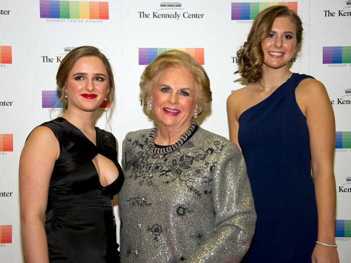 Jacqueline Mars và các cháu gái. Ảnh: Business Insider