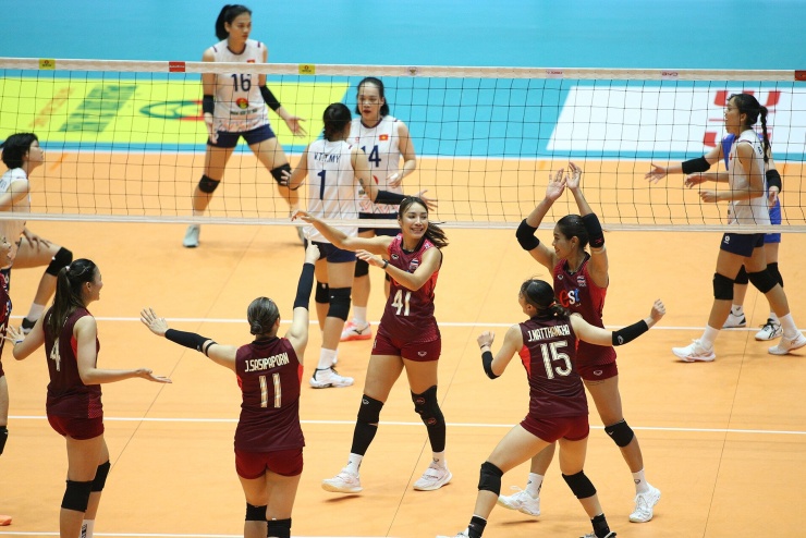 Tuyển bóng chuyền nữ Việt Nam thua 0-3 trước Thái Lan ở chặng 1. Ảnh: S.N