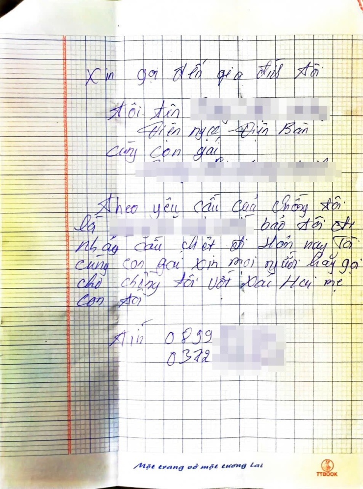 Tờ giấy ghi số điện thoại, nhờ gọi chồng “đến vớt xác 2 mẹ con”. Ảnh: A.V