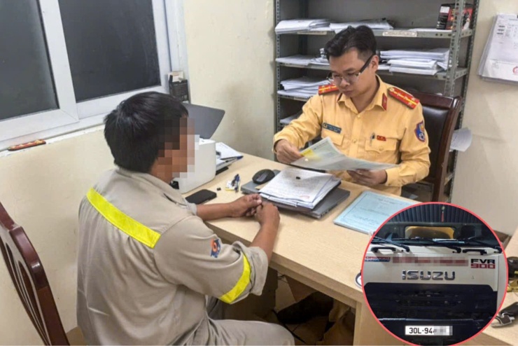 Tài xế T.V.H. làm việc cới cán bộ CSGT. Ảnh: CACC