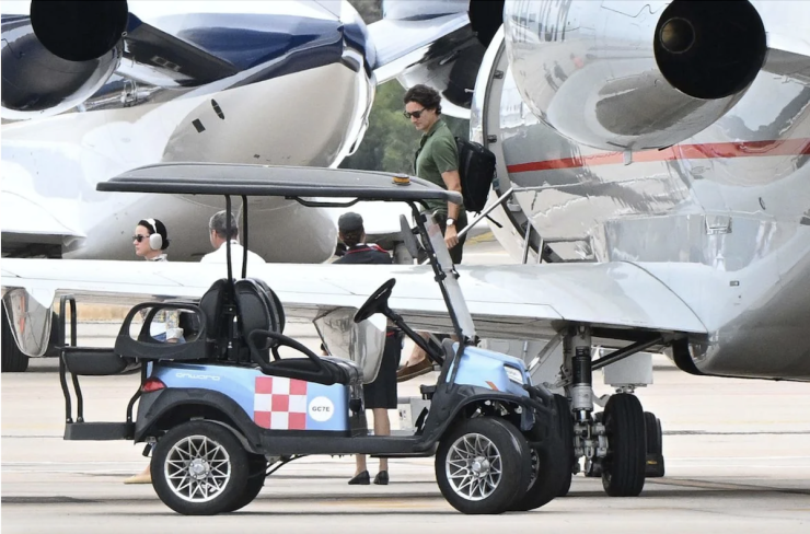 Katy Perry và Justin Trudeau di chuyển bằng máy bay riêng. Ảnh: Backgrid UK/The Grosby Group 