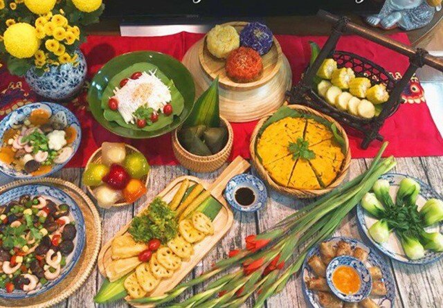 Vật phẩm cúng dường cũng phải là đồ chay tịnh, không sát sinh.