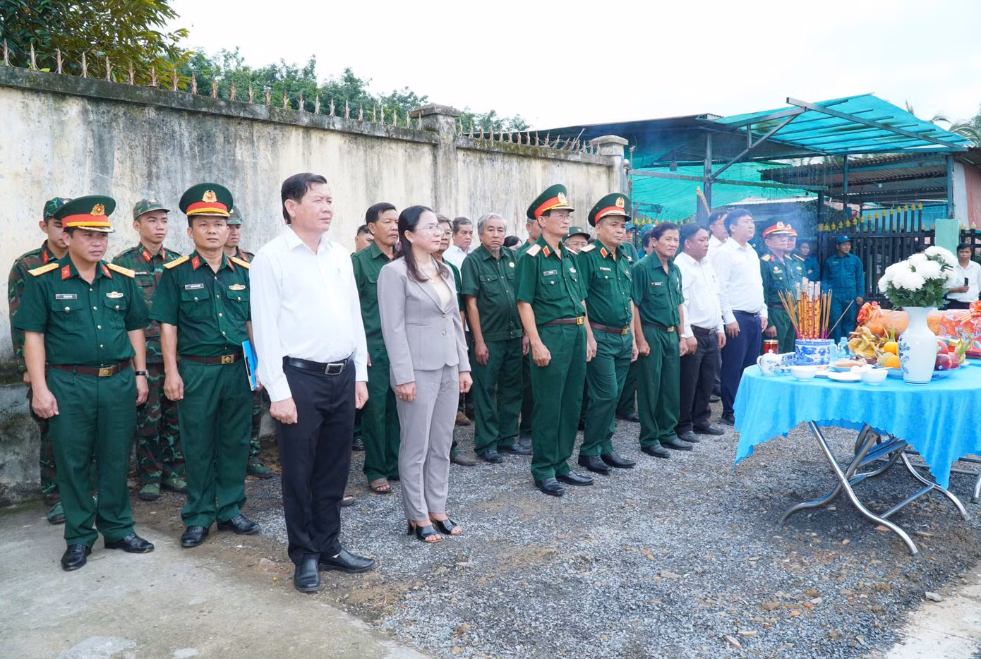 Đại biểu dự buổi triển khai tìm kiếm, quy tập hài cốt liệt sĩ tại ấp Lạc An 3, xã Thường Tân.