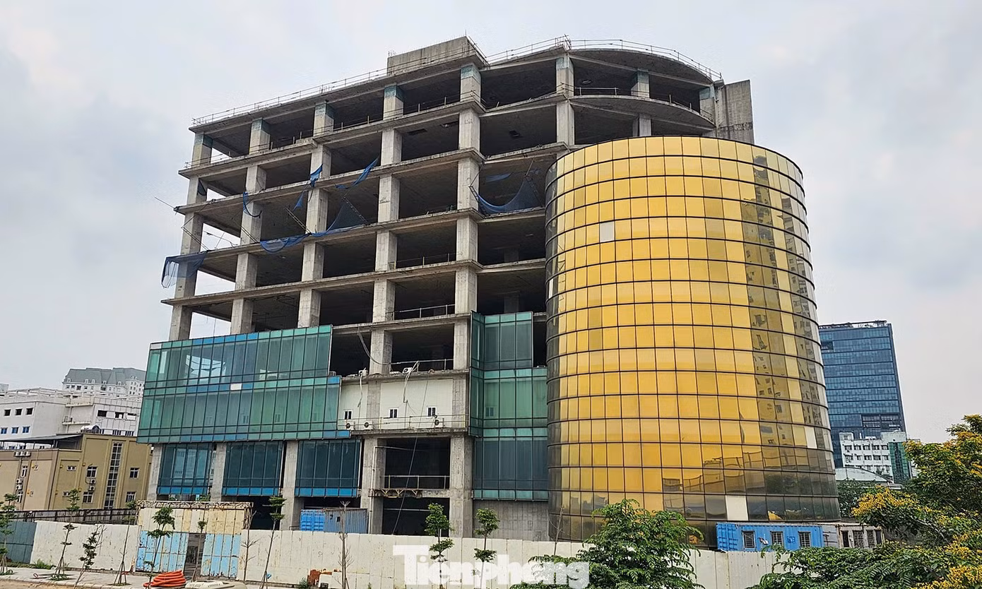 Theo thiết kế ban đầu, Habico Tower có hai tòa tháp với chiều cao 180m, 4 tầng hầm và 36 tầng nổi. Dự án có chức năng là tòa nhà thương mại, dịch vụ, khách sạn, văn phòng và nhà ở cao cấp cho thuê.