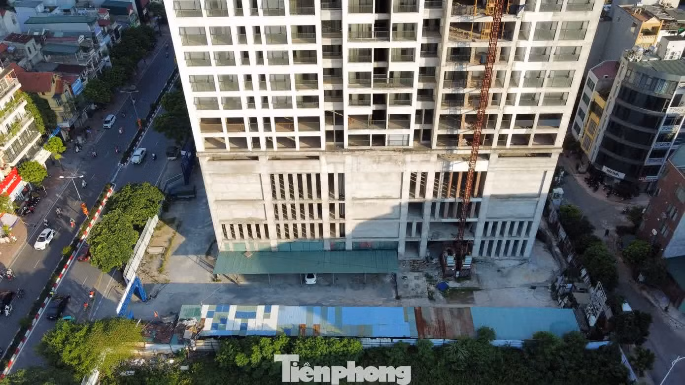 Khởi công từ năm 2015, dự kiến đưa vào sử dụng từ quý IV/2017 nhưng sau nhiều lần đổi tên, chậm tiến độ, dự án từng được quảng cáo là trái tim của quận Hà Đông cũ đến nay vẫn chưa thể bàn giao cho khách hàng.
