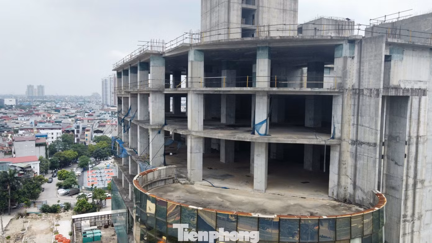 Nhiều hạng mục của dự án xuống cấp, gây mất mỹ quan đô thị do bỏ hoang nhiều năm.