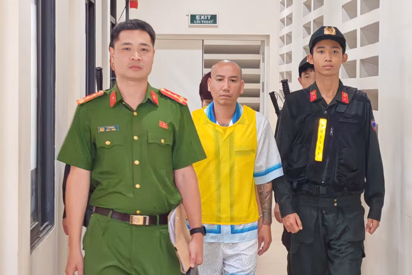 Phú Lê tại cơ quan điều tra.