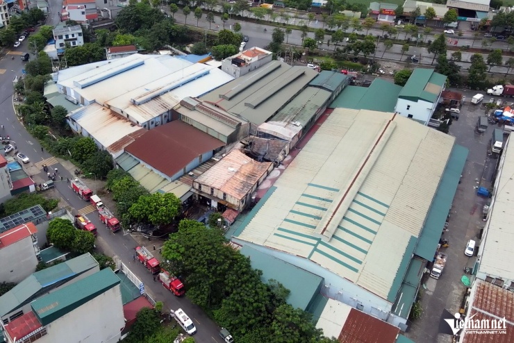 Khu nhà xưởng xảy ra cháy. Ảnh: Đình Hiếu