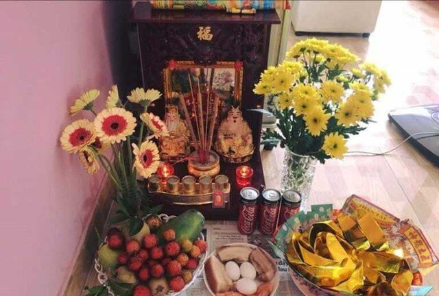 Khi thỉnh tượng Thần tài, Thổ Địa ngoài cửa hàng về, cần gói bọc trong giấy đỏ hoặc trong hộp sạch sẽ, mang vào chùa nhờ các sư trong chùa "Chú nguyện nhập Thần" và nhờ các sư chọn cho ngày tốt đem về nhà để an vị Thần tài, Thổ Địa.
