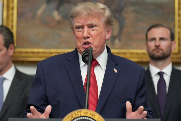 Ông Trump tuyên bố tiến hành “chiến tranh kinh tế” với Iran - 1