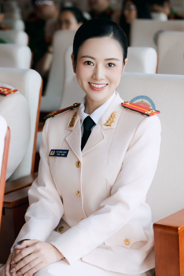 Ảnh sao 20/8: Mỹ Linh mừng sinh nhật tuổi 51 - 5