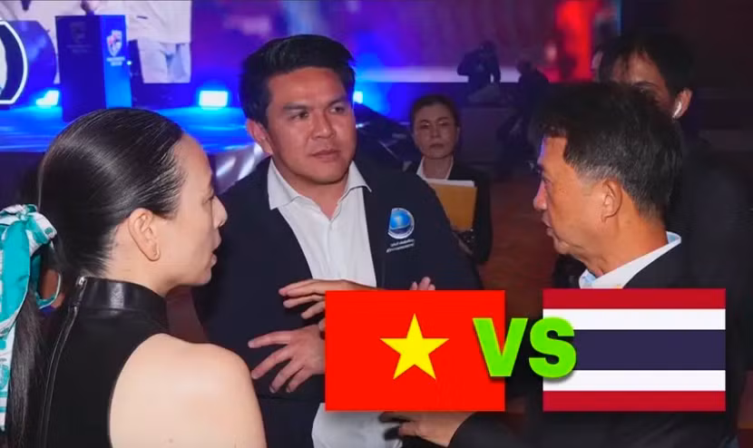 Bộ trưởng Surasak Panjaroenvorakul trực tiếp chỉ đạo các bên liên quan về việc phát sóng miễn phí chung kết ASEAN Cup 2026 phục vụ khán giả truyền hình Thái Lan (Ảnh: Thairath)