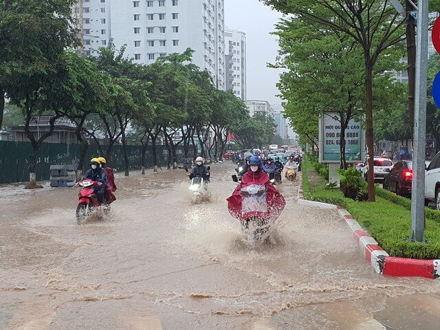 Theo dự báo thời tiết, Hà Nội có mưa to trong ngày hôm nay. Ảnh: T.H