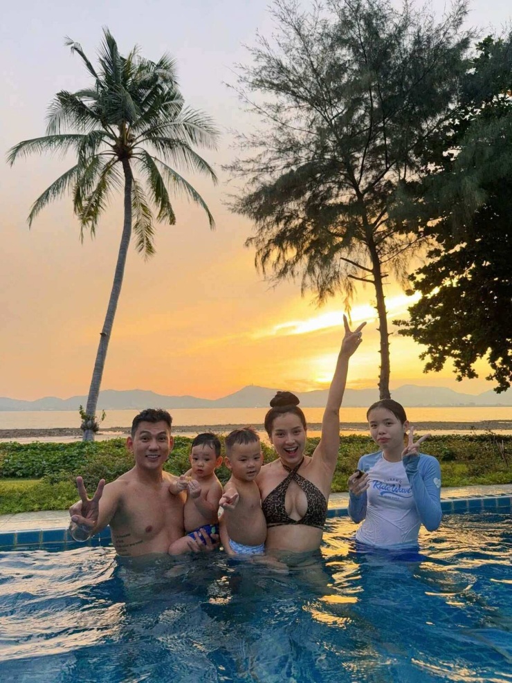 Ảnh sao 21/8: Quỳnh Nga sexy bên Việt Anh - 9