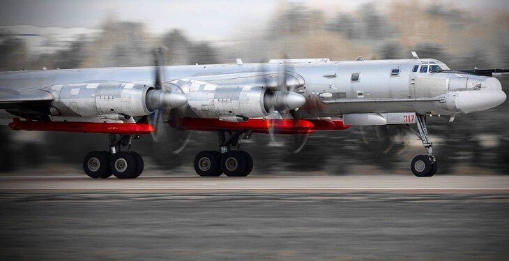 Máy bay ném bom chiến lược Tu-95MSM của Nga trang bị tên lửa hành trình Kh-101/102. (Ảnh: MW)