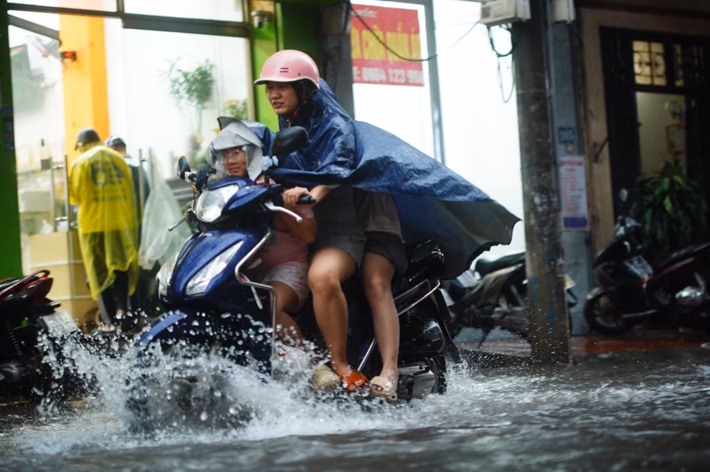 Hà Nội tiếp tục hứng chịu mưa lớn đến ngày 24/8.