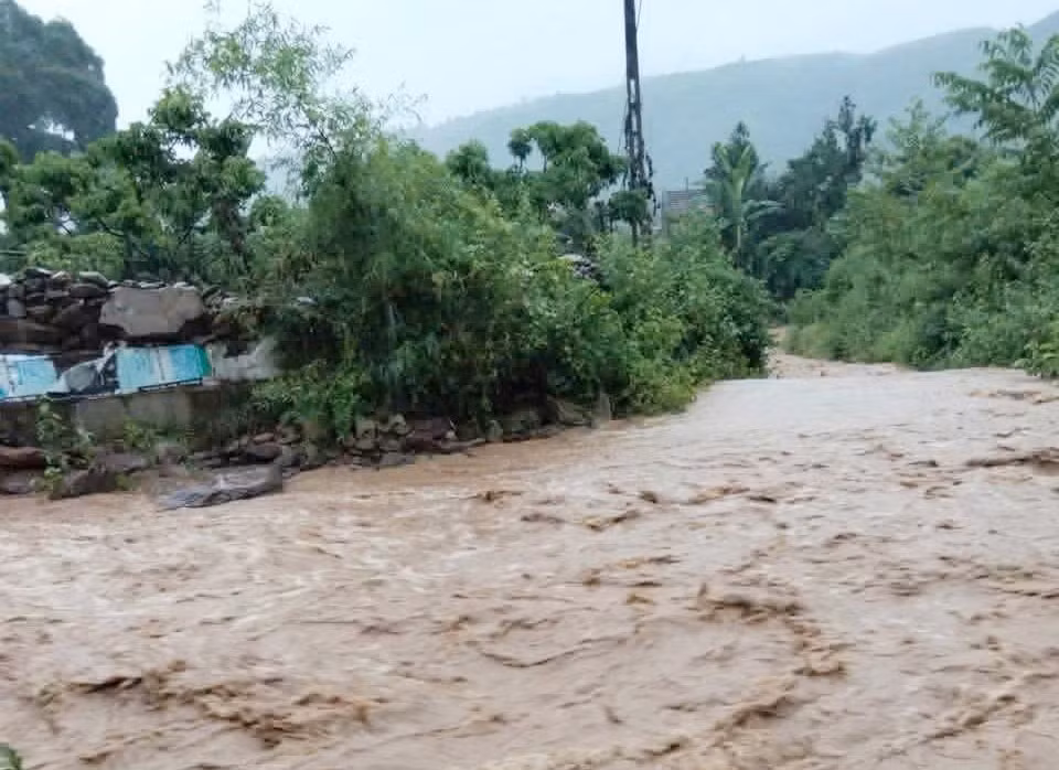 Nước sông, suối ở vùng miền núi tỉnh Bắc Ninh dâng cao do mưa lớn.