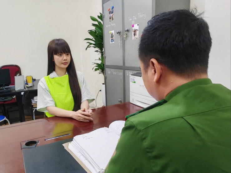 Nguyễn Thị Hương tại cơ quan điều tra. Ảnh: Công an cung cấp