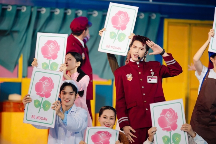 Huỳnh Lập, Jun Phạm cùng các thành viên Nhà Bềnh Bồng mang đến tiết mục gợi nhắc những ký ức tuổi thơ trong Công diễn 3.
