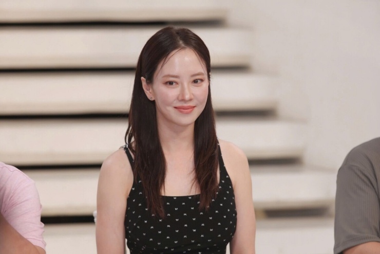 Song Ji Hyo được đông đảo khán giả châu Á biết đến với biệt danh “Mợ ngố”, gắn với chương trình thực tế Running Man.