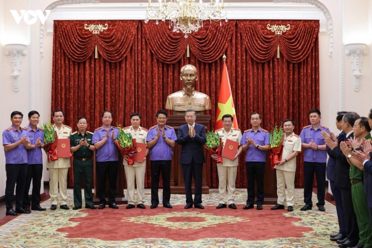 Tổng Bí thư, Chủ tịch nước Tô Lâm chụp ảnh chung cùng các đại biểu