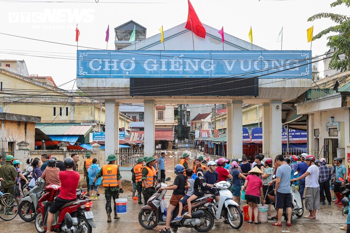 Mưa lớn kéo dài nhiều ngày nay khiến phần lớn khu vực ở tỉnh Lạng Sơn bị ngập sâu.