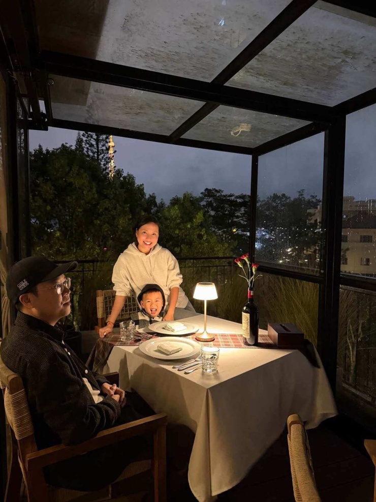 Ảnh sao 25/8: Hồng Nhung xách túi hơn 500 triệu đồng tại Paris - 10
