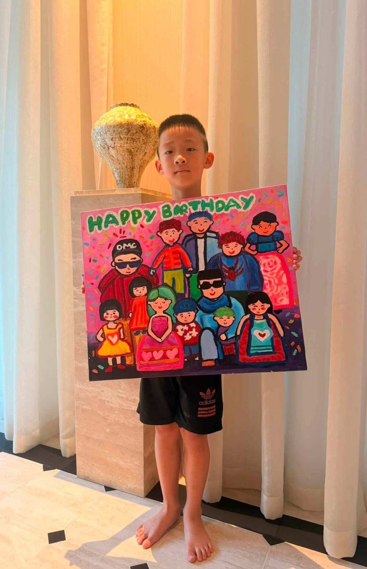 Ảnh sao 25/8: Hồng Nhung xách túi hơn 500 triệu đồng tại Paris - 9