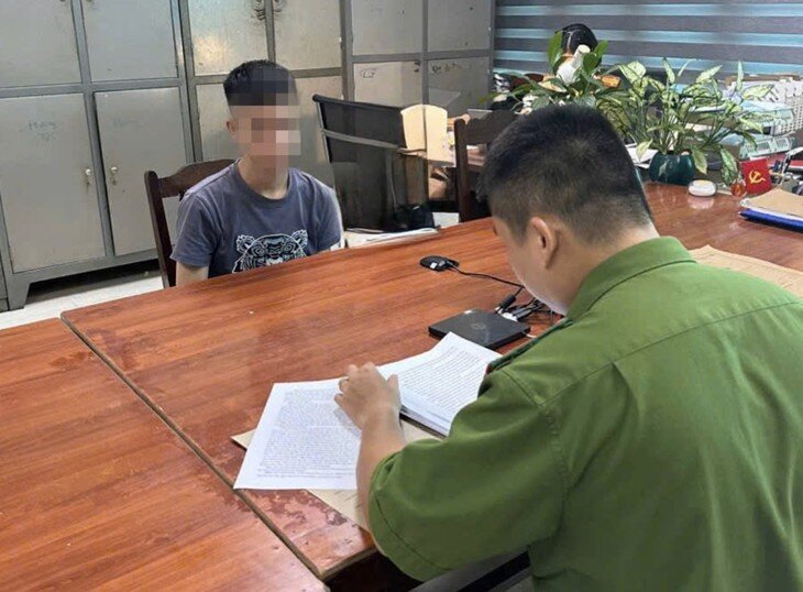 Cơ quan Cảnh sát điều tra Công an tỉnh Phú Thọ làm việc với L.V.H. Ảnh: Công an tỉnh Phú Thọ