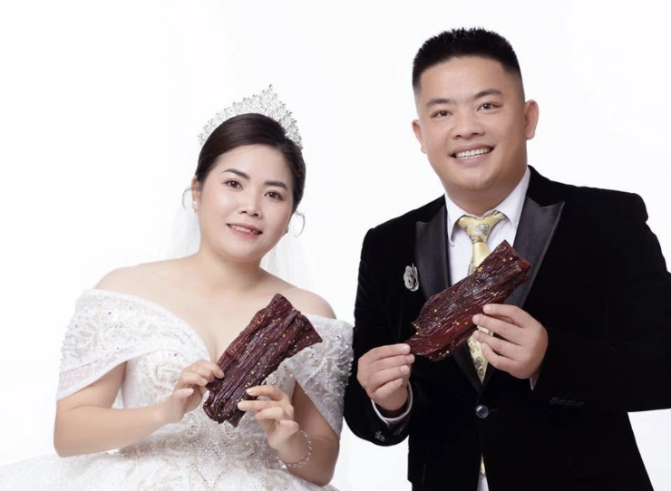 Vợ chồng Vũ Hoàng Hải quảng cáo thịt trâu sấy trước thời điểm bị khởi tố. Ảnh: FB