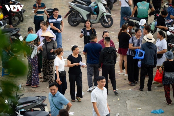 Quanh khu vực trụ sở VFF và sân vận động Mỹ Đình trở thành điểm nóng của hoạt động “phe vé”.