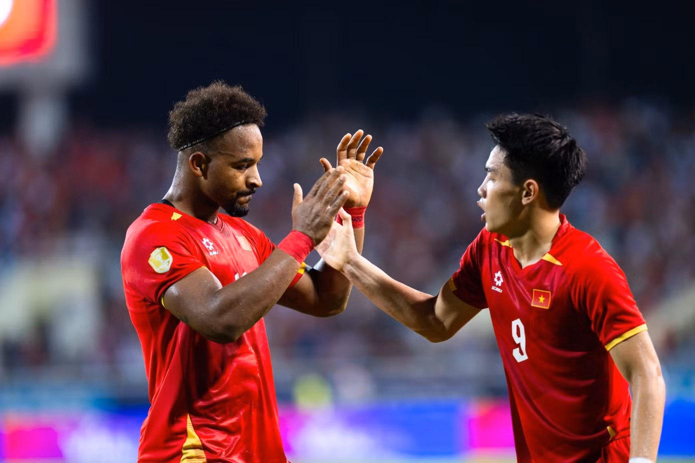HLV Kim Sang-sik bước chân vào ngôi đền huyền thoại Đông Nam Á - 2