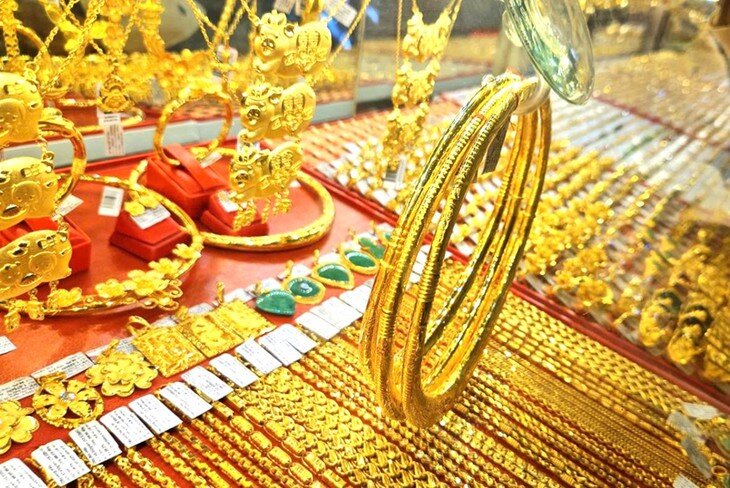 Giá vàng hôm nay, ngày 27/8, tiếp tục giảm giá vàng miếng và giá vàng nhẫn trong nước. Ảnh: VNN.