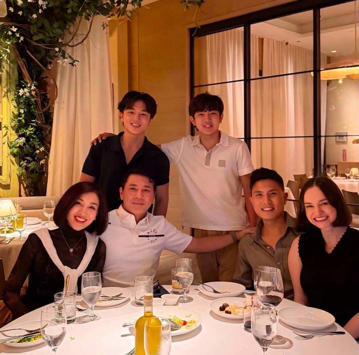 Ảnh sao 28/8: Lê Phương bày tỏ tình yêu với mẹ dịp lễ Vu Lan - 1