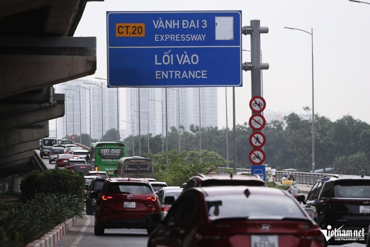 Cửa ngõ phía Nam Hà Nội ùn tắc từ sáng sớm ngày đầu nghỉ lễ 2/9 - 3