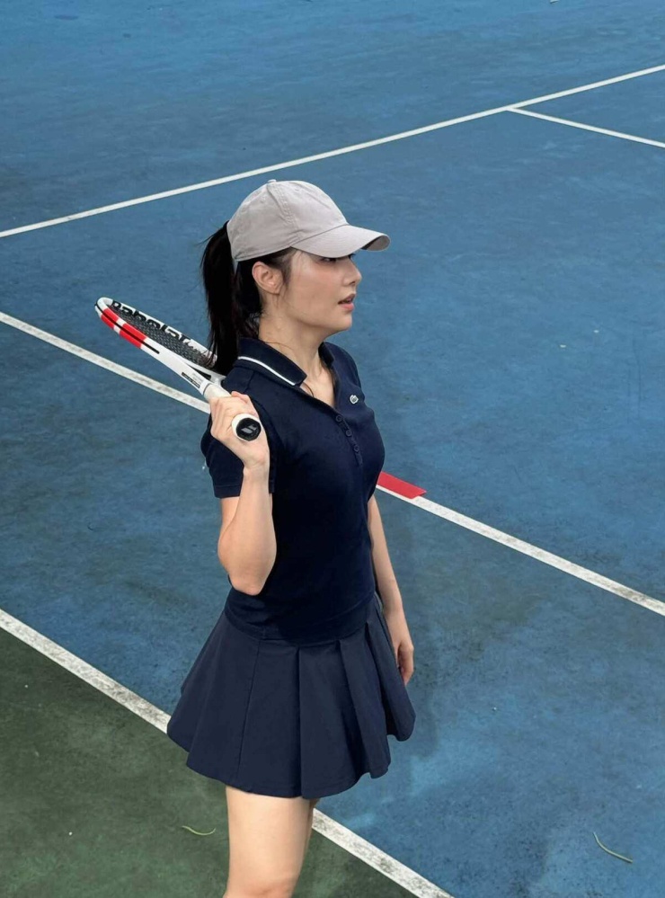 Ảnh sao 29/8: Đỗ Mỹ Linh cảm ơn gia đình dịp 10 năm đăng quang - 6