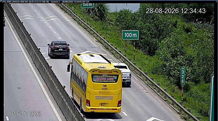 Khoảng cách giữa các phương tiện trên cao tốc đang được lực lượng chức năng tăng cường kiểm tra, xử lý nhằm bảo đảm việc chấp hành quy định khi tham gia giao thông. (Ảnh Cục CSGT)