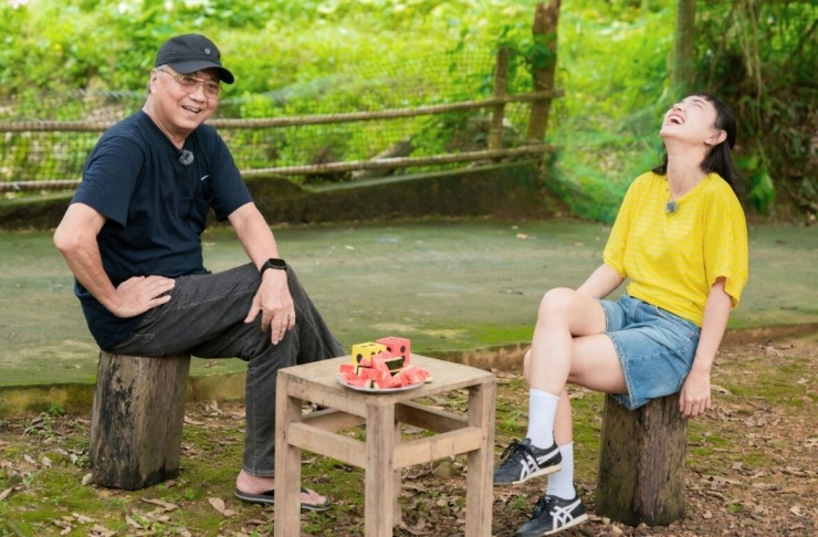 Bố Châu Bùi từng là chiến sĩ đặc công, có nhiều kinh nghiệm đi rừng.