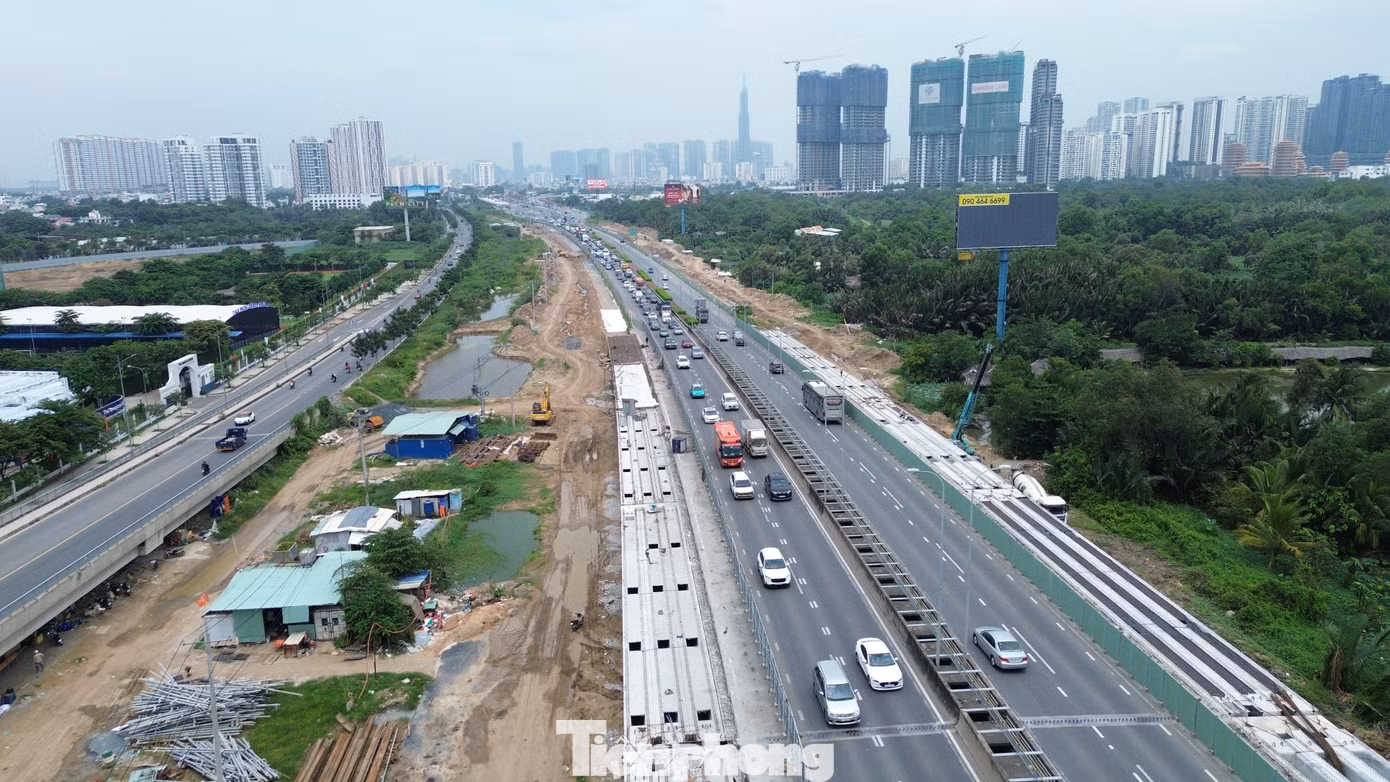 Ngày đầu nghỉ lễ, cửa ngõ phía Đông TP. HCM ùn ứ, xe nối dài lên cao tốc - 12