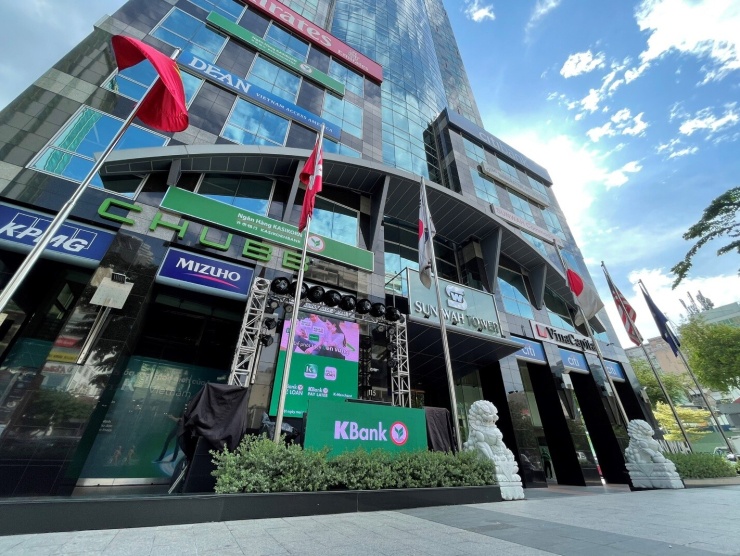 Ngân hàng KBank TP HCM đặt trụ sở tại tòa nhà Sunwah, quận 1. Ảnh: KBank