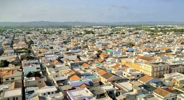 Thoạt nhìn, ngôi làng Madhapar ở bang Gujarat giống nhiều ngôi làng khác ở Ấn Độ với đền thờ, những con đường nhỏ hẹp, ngôi nhà truyền thống. (Ảnh: Timesofindia)