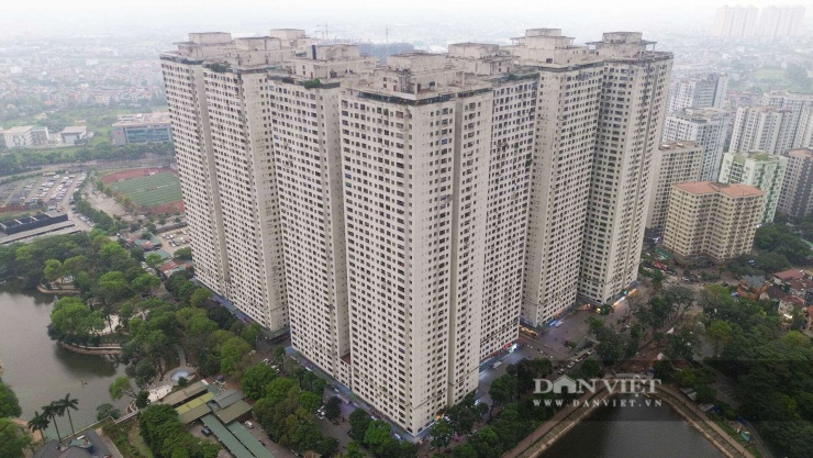 Hàng vạn cư dân tại nhiều chung cư Hà Nội đã sinh sống nhiều năm nhưng vẫn mòn mỏi chờ sổ hồng. Ảnh: Phạm Hưng