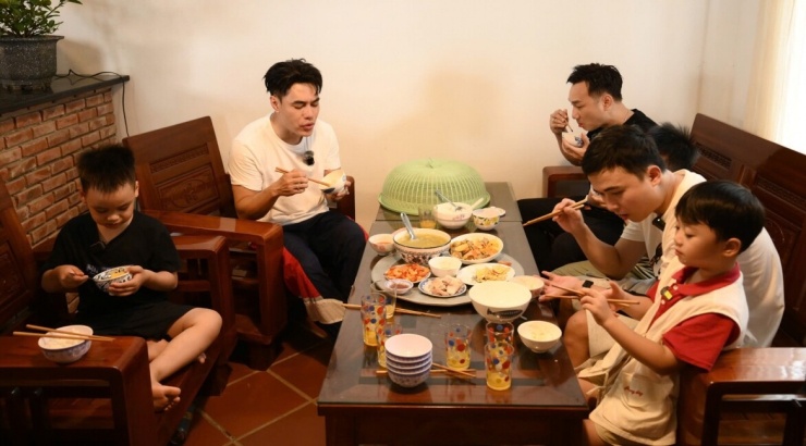 Hai bố con Lê Dương Bảo Lâm - Ku Phin trong ngày đầu tham gia Bố ơi mình đi đâu thế? mùa 6.